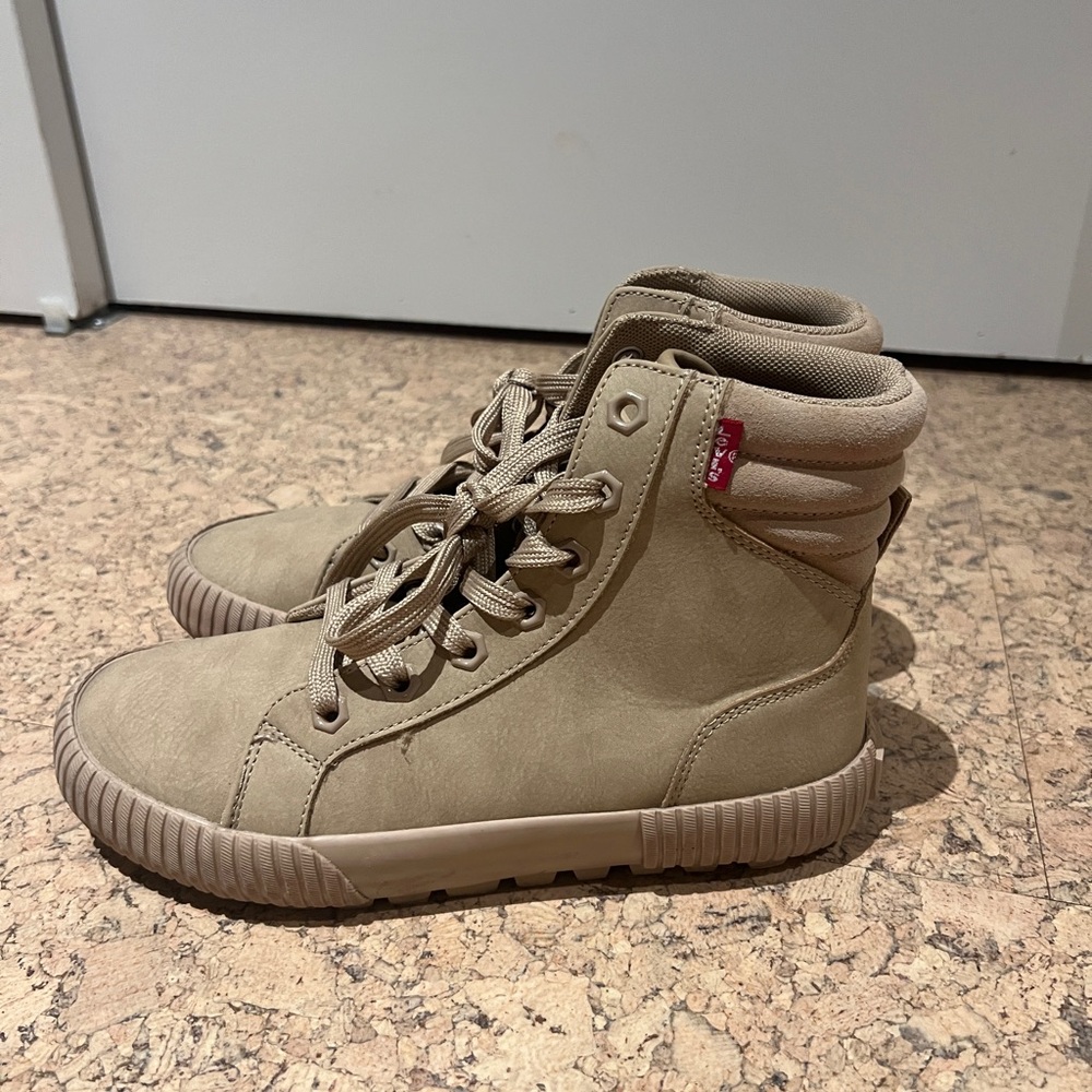 Levi's Tan Lace Up Boots for Women size 6.5